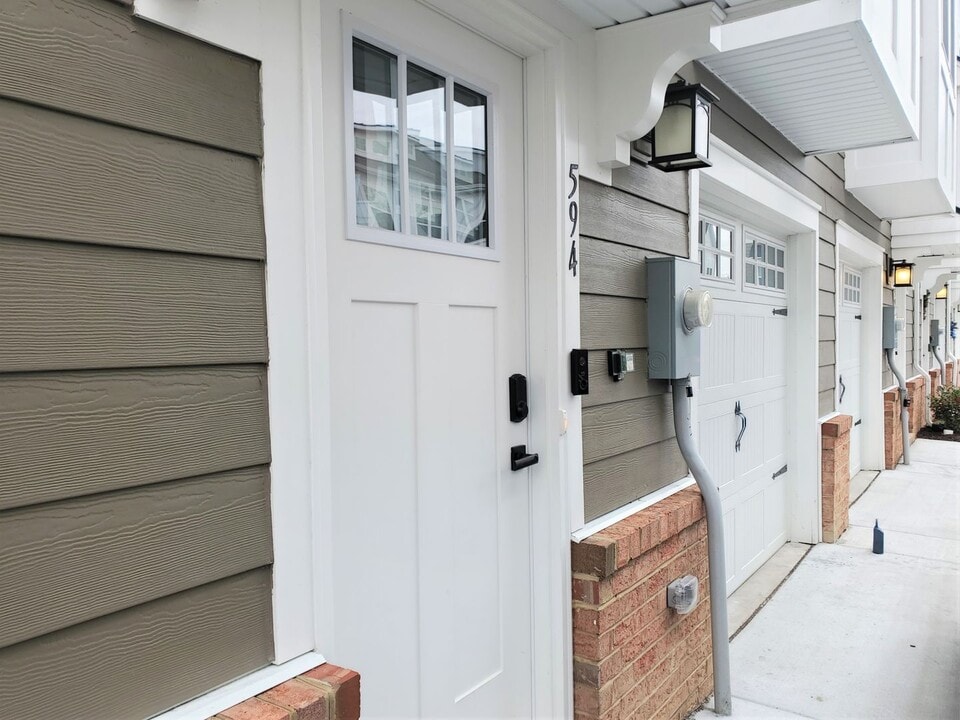 594 Westport St in Norfolk, VA - Building Photo