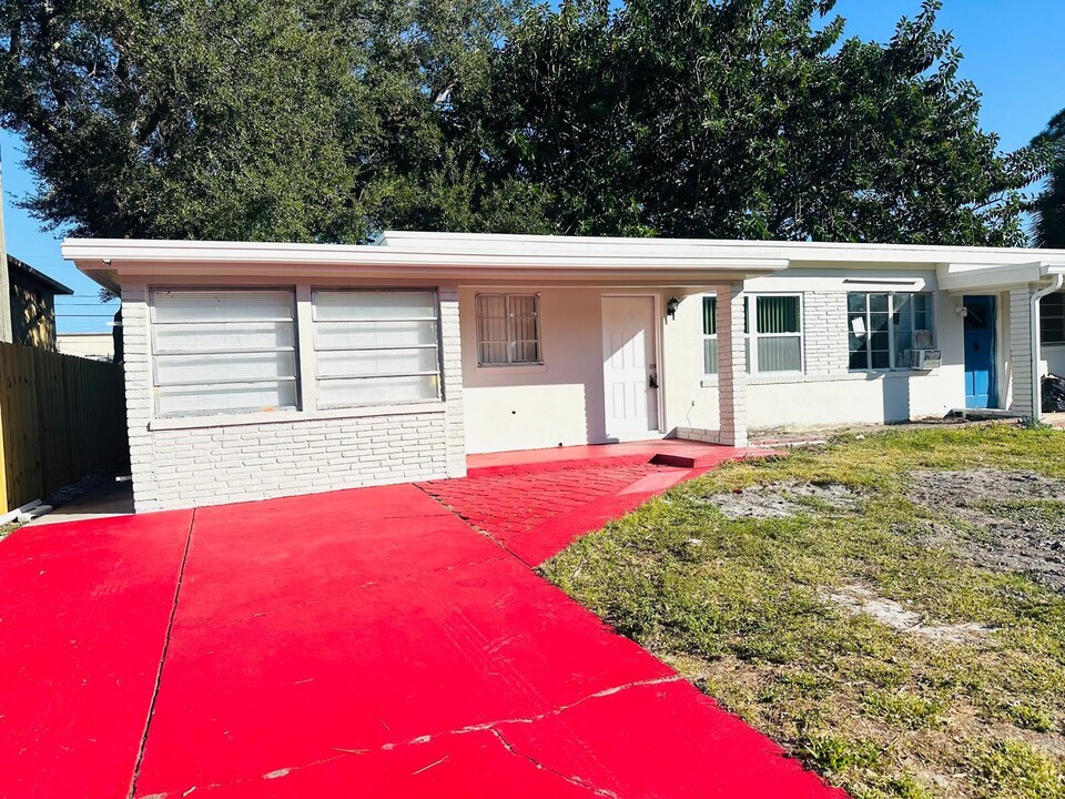 616 S 6th St in Fort Pierce, FL - Building Photo