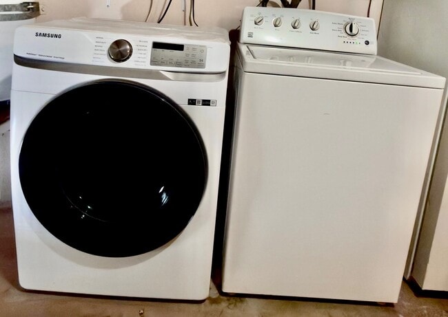 21015 Gresham St in Canoga Park, CA - Building Photo - Building Photo