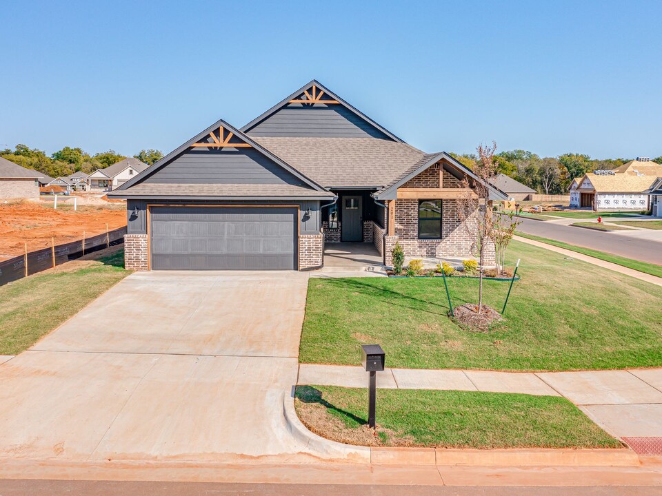 201 Juniper Cir in Noble, OK - Building Photo