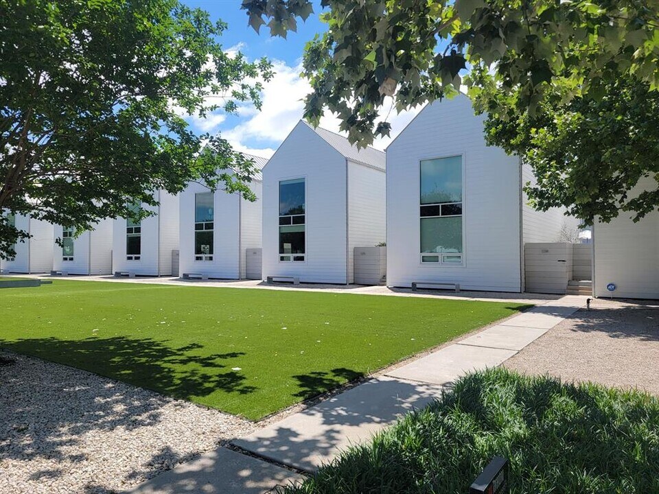 230 W 25th St in Houston, TX - Building Photo