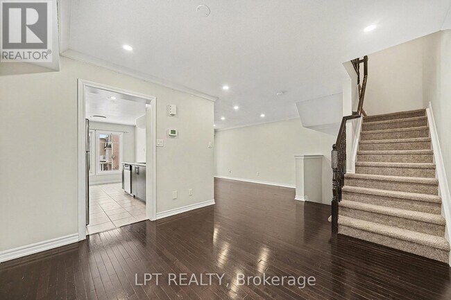 2319 Blue Aster St in Ottawa, ON - Building Photo - Building Photo