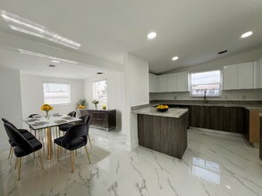 3180 NW 92nd St in Miami, FL - Building Photo - Building Photo