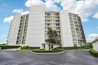 5400 N Ocean Dr in Riviera Beach, FL - Building Photo - Building Photo