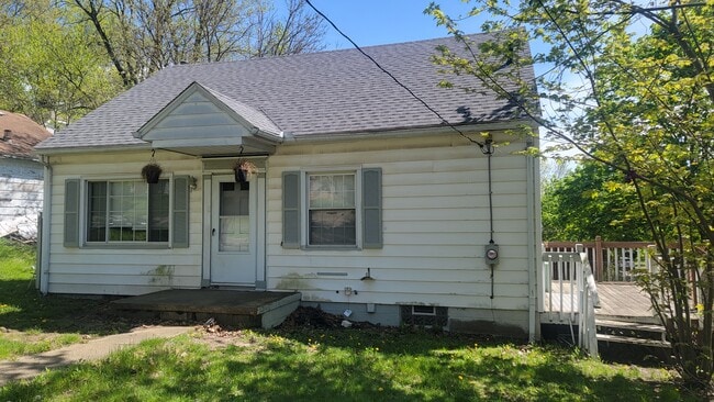 1450 Newton St