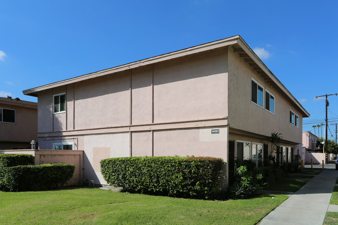 14261 Chestnut St in Westminster, CA - Building Photo