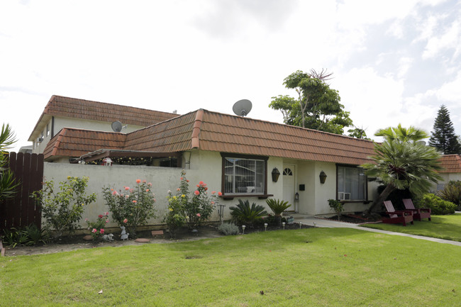 3106 Cassia Ave in Costa Mesa, CA - Foto de edificio - Building Photo