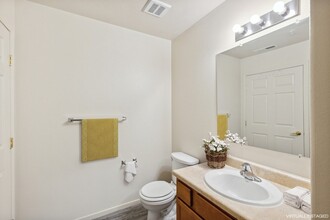 Vale Apartments & Townhomes in Reno, NV - Building Photo - Building Photo