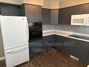 647 8th Ave SW in Valley City, ND - Building Photo - Building Photo