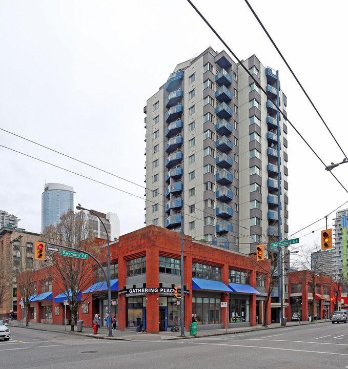 New Continental Apartments in Vancouver, BC - Building Photo