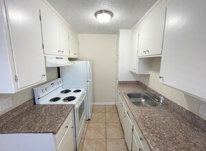 Lincoln Courtyards at 531 Glendora Avenue in Stockton, CA - Building Photo - Interior Photo