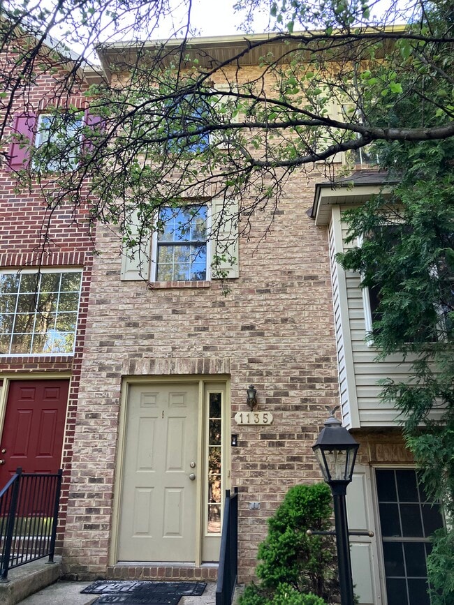 1135 Lindsay Ln in Hagerstown, MD - Building Photo - Building Photo