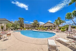 5710 E Tropicana Ave in Las Vegas, NV - Building Photo