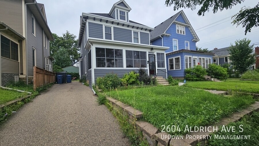 2604 Aldrich Ave S in Minneapolis, MN - Building Photo