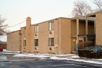 Eagle Pointe Apartments in St. Clair Shores, MI - Building Photo - Building Photo