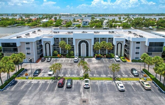 3525 S Ocean Blvd in South Palm Beach, FL - Building Photo - Building Photo