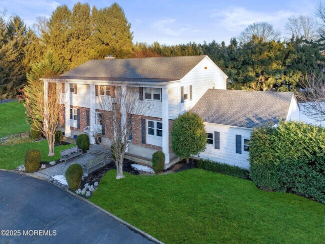25 Surrey Ln in Ocean Township, NJ - Foto de edificio - Building Photo