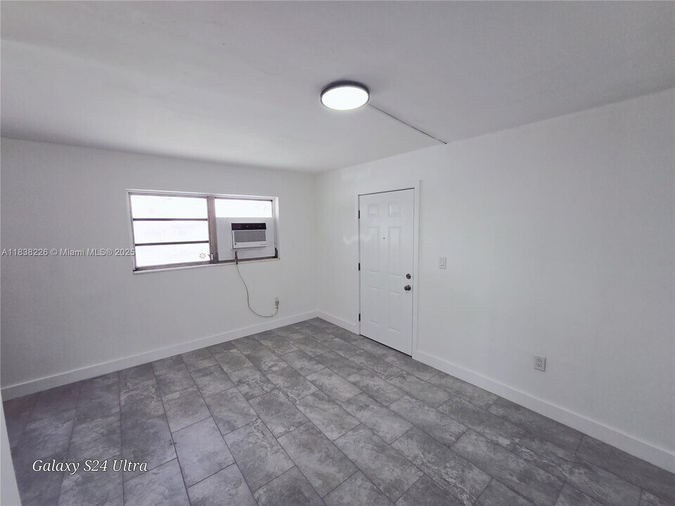 1600 NW 3rd St in Miami, FL - Building Photo