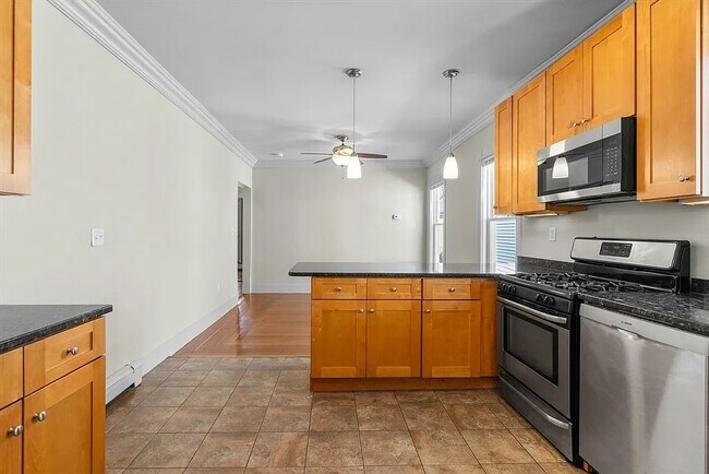 11 Woodlawn St, Unit 1 in Boston, MA - Building Photo - Building Photo