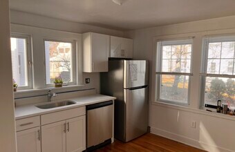 46 Lawn Ave, Unit 2 bedroom in Quincy, MA - Building Photo - Building Photo