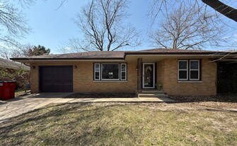 1721 Robert Dr in Champaign, IL - Building Photo