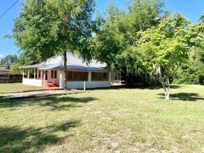 940 NE 5th Ave in Crystal River, FL - Building Photo - Building Photo