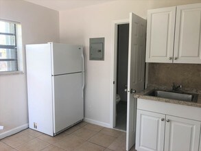 4041 SW 23rd St-Unit -35 in West Park, FL - Foto de edificio - Building Photo