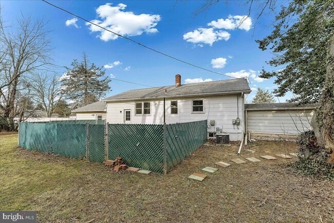 201 Trimble Blvd in Brookhaven, PA - Building Photo - Building Photo