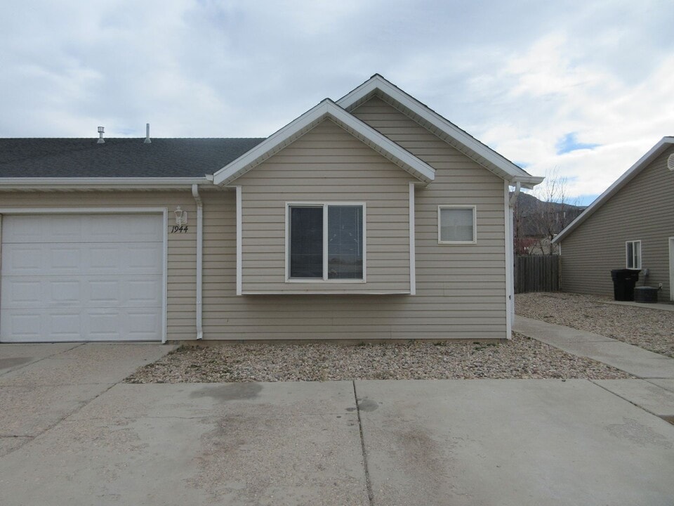 1944 N 550 W in Cedar City, UT - Foto de edificio