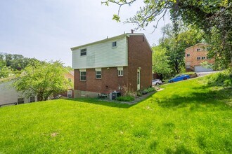 526 Windsor Ave in Pittsburgh, PA - Building Photo - Building Photo
