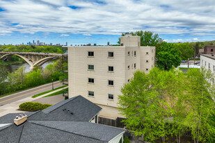 200 Mississippi River Blvd N in St. Paul, MN - Foto de edificio - Building Photo