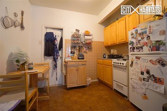 1586 1st Avenue-Unit -3B in New York, NY - Building Photo - Building Photo