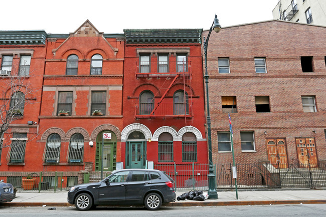 369 Manhattan Ave in New York, NY - Foto de edificio - Building Photo