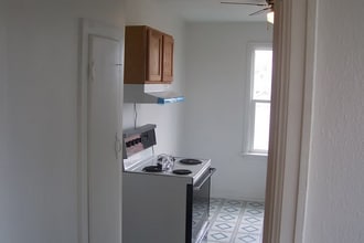 608 Cleveland St-Unit -2 in Eveleth, MN - Foto de edificio - Building Photo