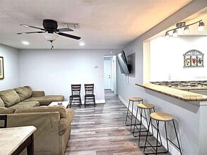 6886 49th Ave N in St. Petersburg, FL - Building Photo - Building Photo