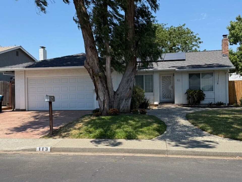 113 Mesa Ct in Vacaville, CA - Building Photo