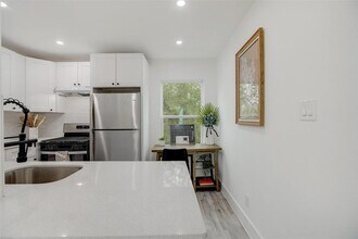 1200 E 52nd St in Austin, TX - Building Photo - Building Photo