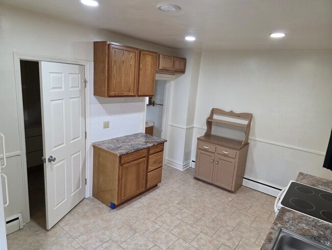 95 South St, Unit 2nd floor in Hanover, PA - Building Photo - Building Photo