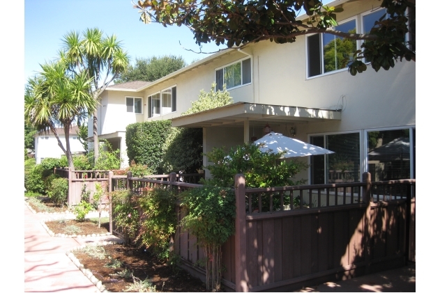 847 Roble Ave in Menlo Park, CA - Foto de edificio - Building Photo