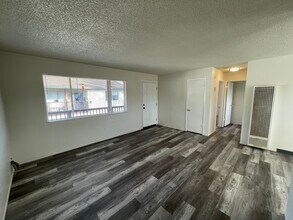 495 Mill St, Unit 1 in Willits, CA - Foto de edificio - Building Photo