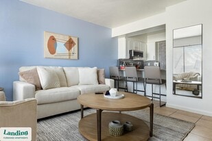 5704 W Thomas Rd in Phoenix, AZ - Building Photo