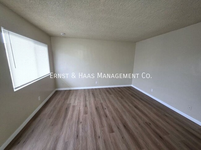 9119 Rose St in Bellflower, CA - Foto de edificio - Building Photo