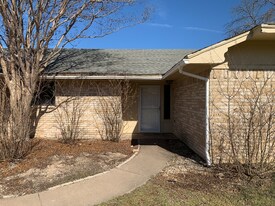 606 Heritage Trail in Granbury, TX - Building Photo