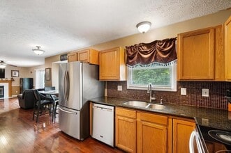 5710 English Rose Dr in Galloway, OH - Building Photo - Building Photo