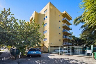 1855 SW 1st St in Miami, FL - Building Photo - Building Photo
