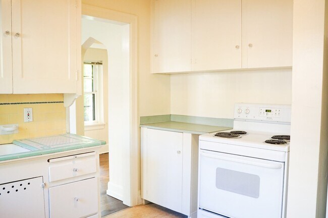 property at 912 SW Vista Ave