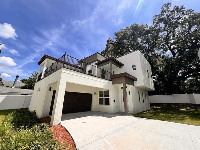 property at 21 N Hampton Ave