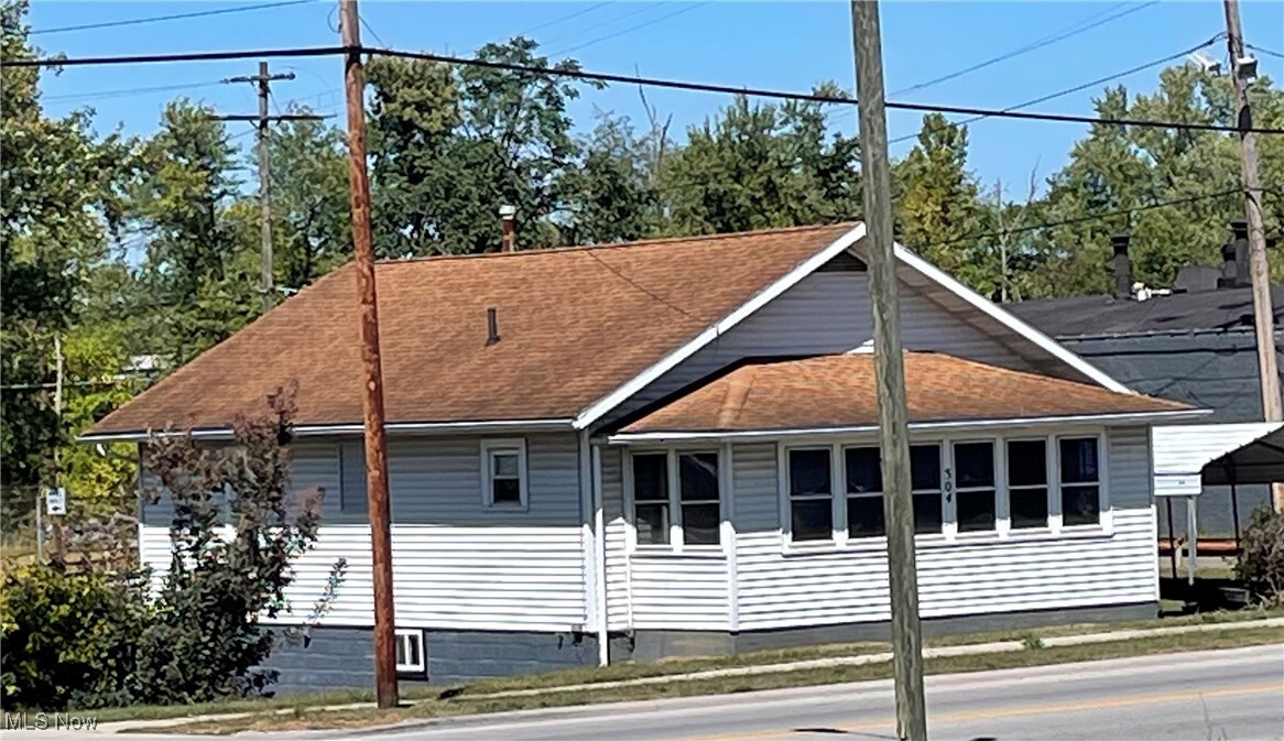 304 Dewey Ave in Cambridge, OH - Building Photo