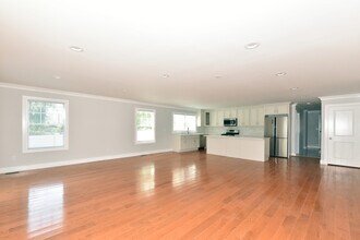 10 Dunes Ln in Port Washington, NY - Building Photo - Building Photo