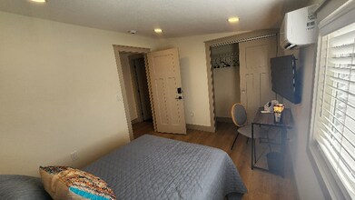 1704 S Forest Dr in Knoxville, TN - Foto de edificio - Building Photo